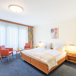 Zimmer mit Kingsize-Bett